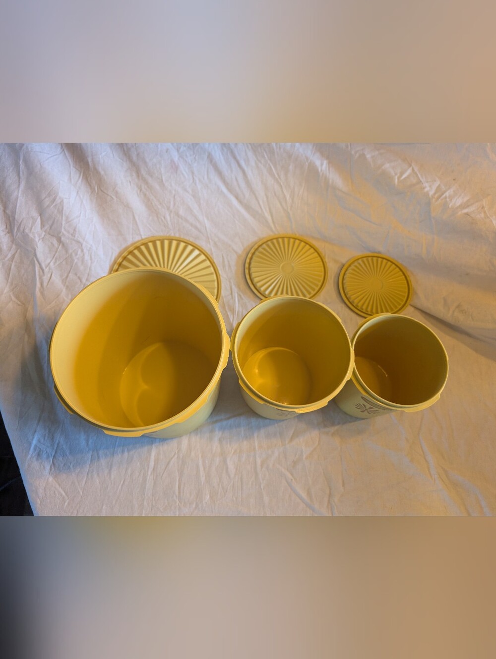 2/100$ Tupperware Yellow Retro Canister Trio - Picture 6 of 10